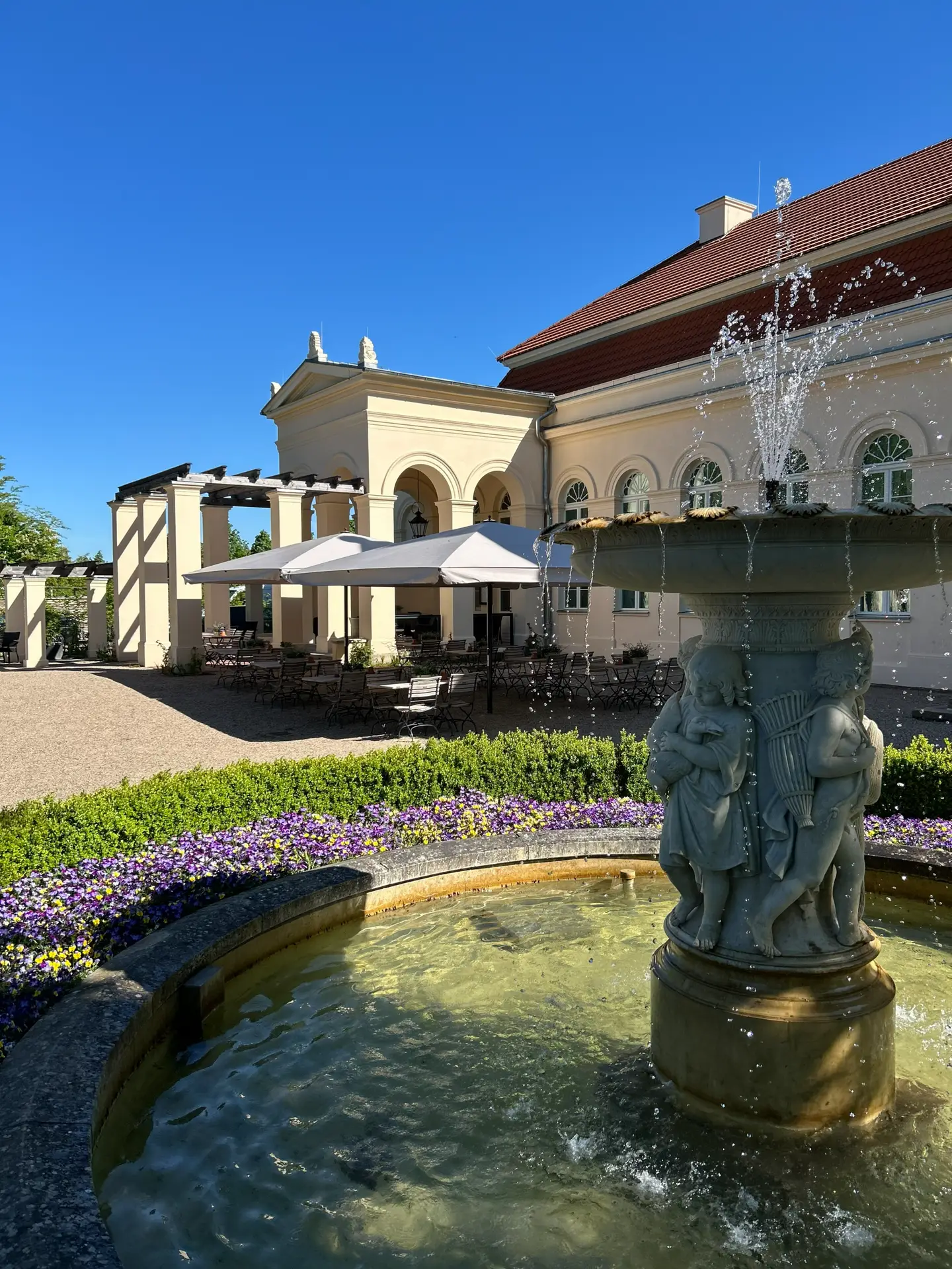 Orangeriegarten mit Wasserspiel für eine freie Trauung